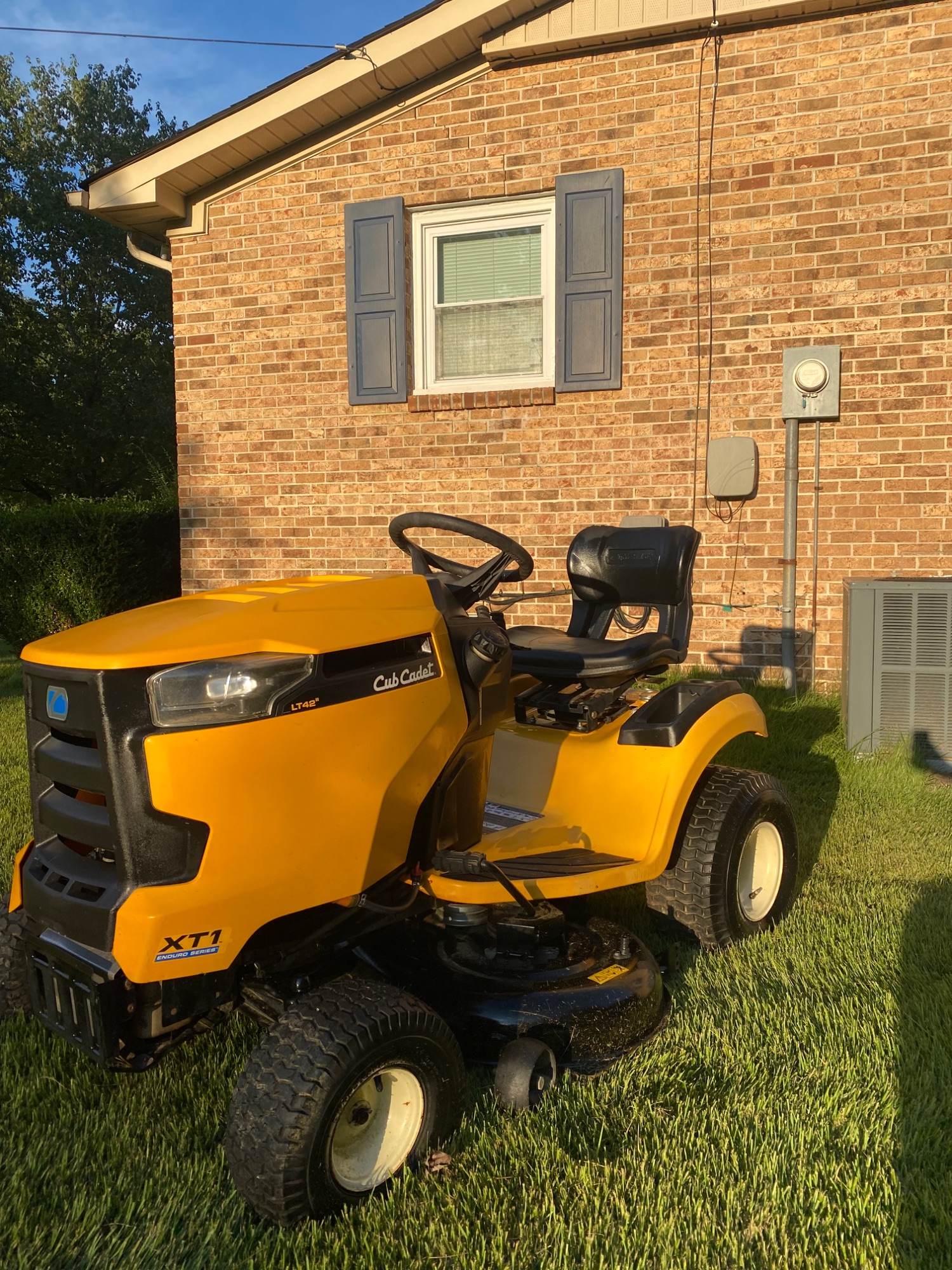 2019 Cub Cadet XT1